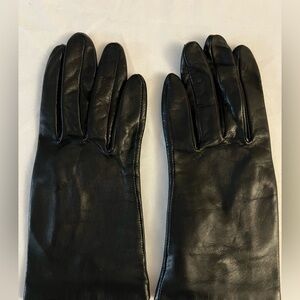 Vintage Lord & Taylor Women’s black leather  100% silk lined gloves Size 7 Nice!